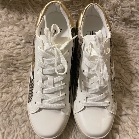 NWOT Just Fab Snakeskin with Stars - Picture 2 of 5